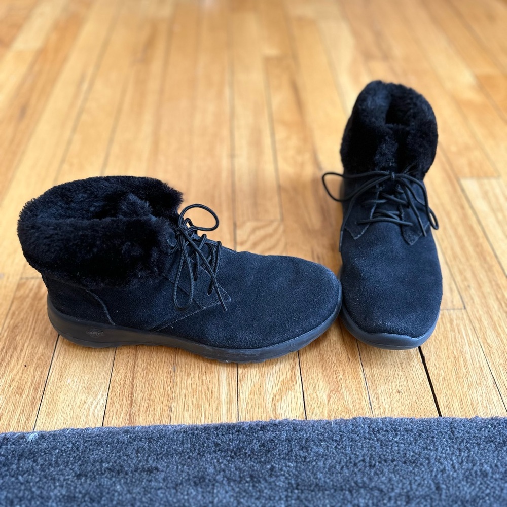 Women’s Skechers booties. Black Size 9